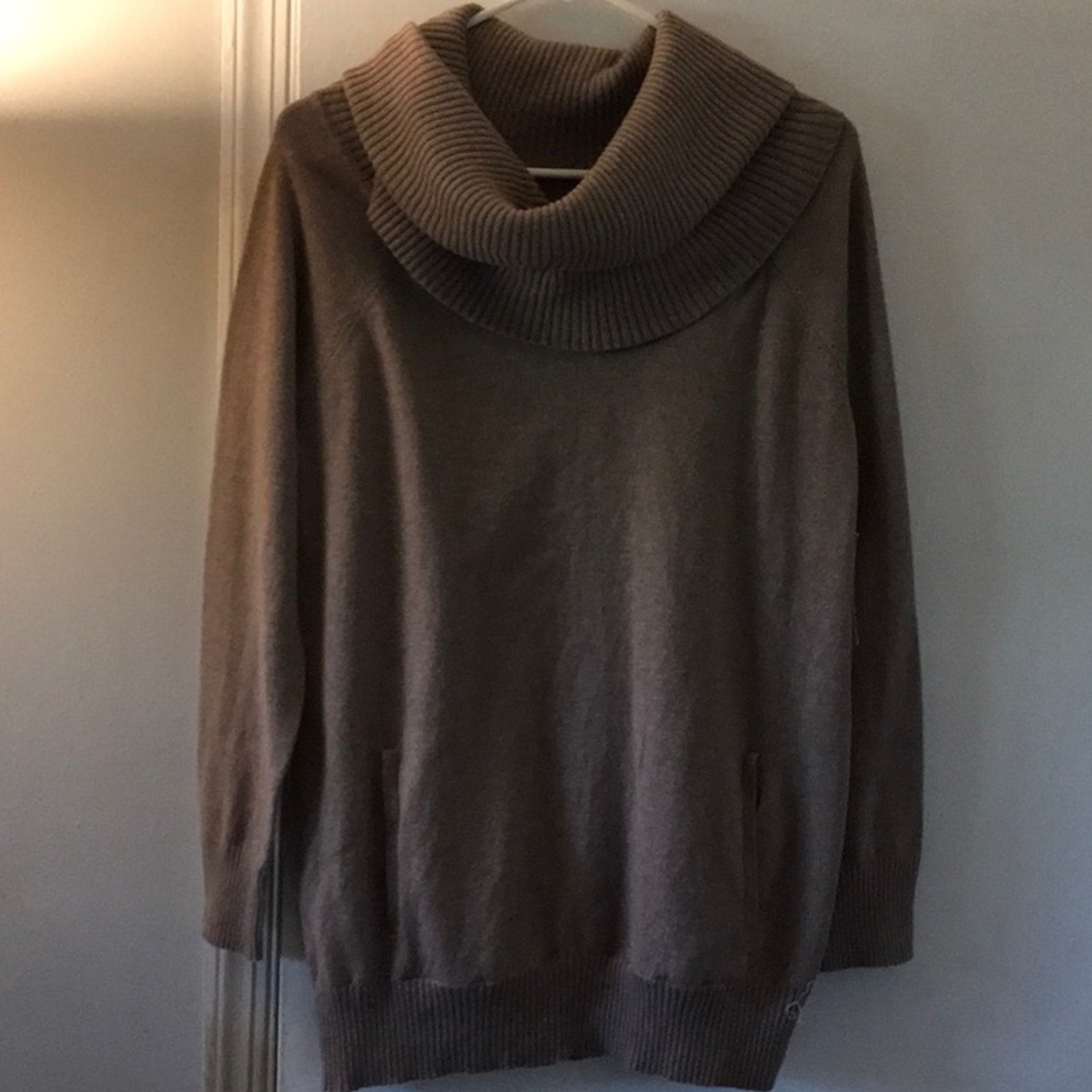 Brand new with tags, New York and Company. Oversize tunic with pockets.